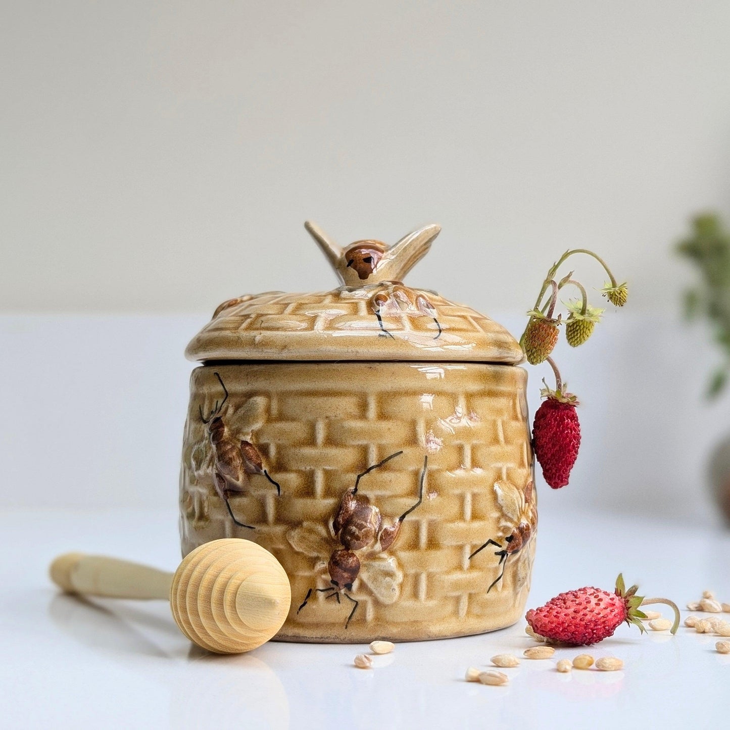 Bee Honey Jar Pot (B)