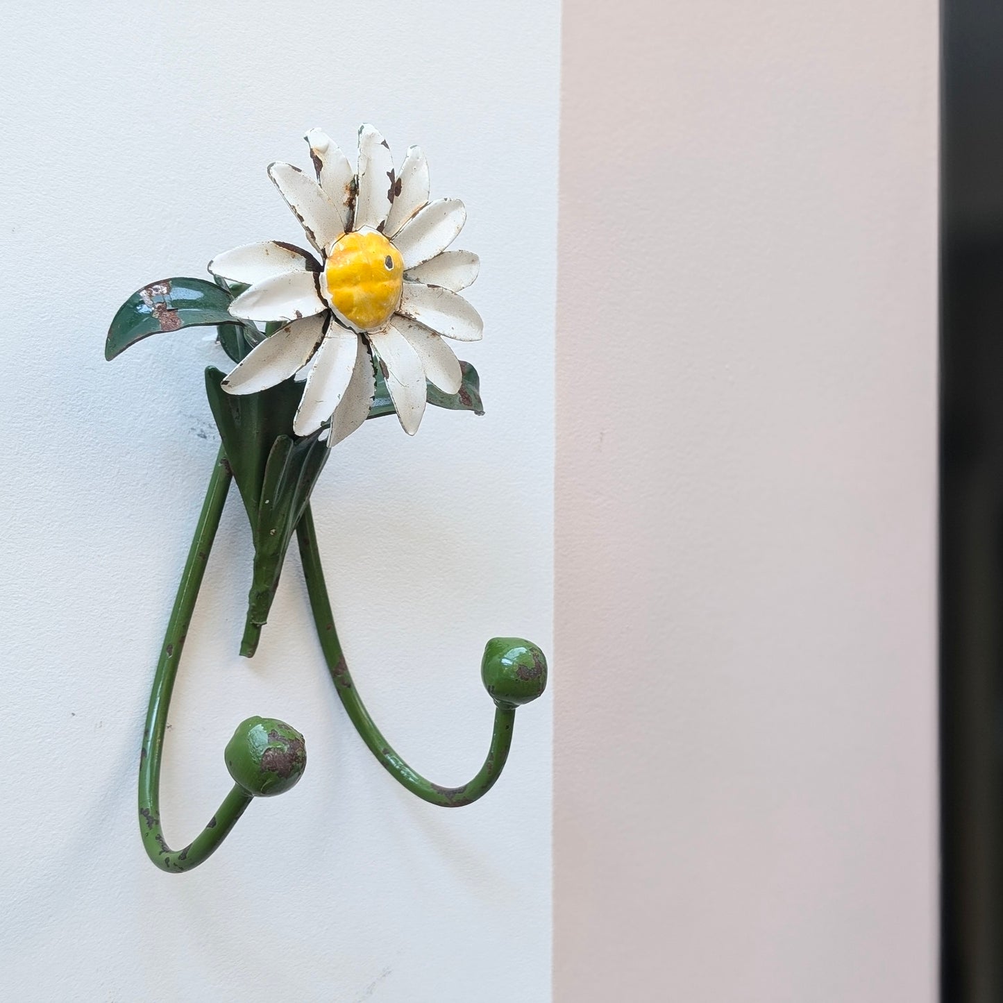 Toleware Flower Hook - Daisy