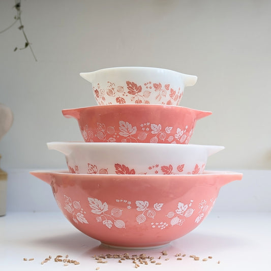 Pyrex Pink/White Gooseberry Mixing Bowl Set