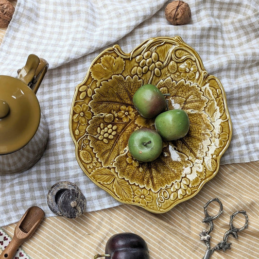 Majolica Strawberry Vine Leaf Dish