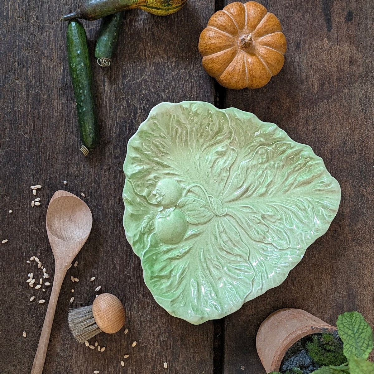 Carlton Ware Pale Green Tomato Leaf Plate