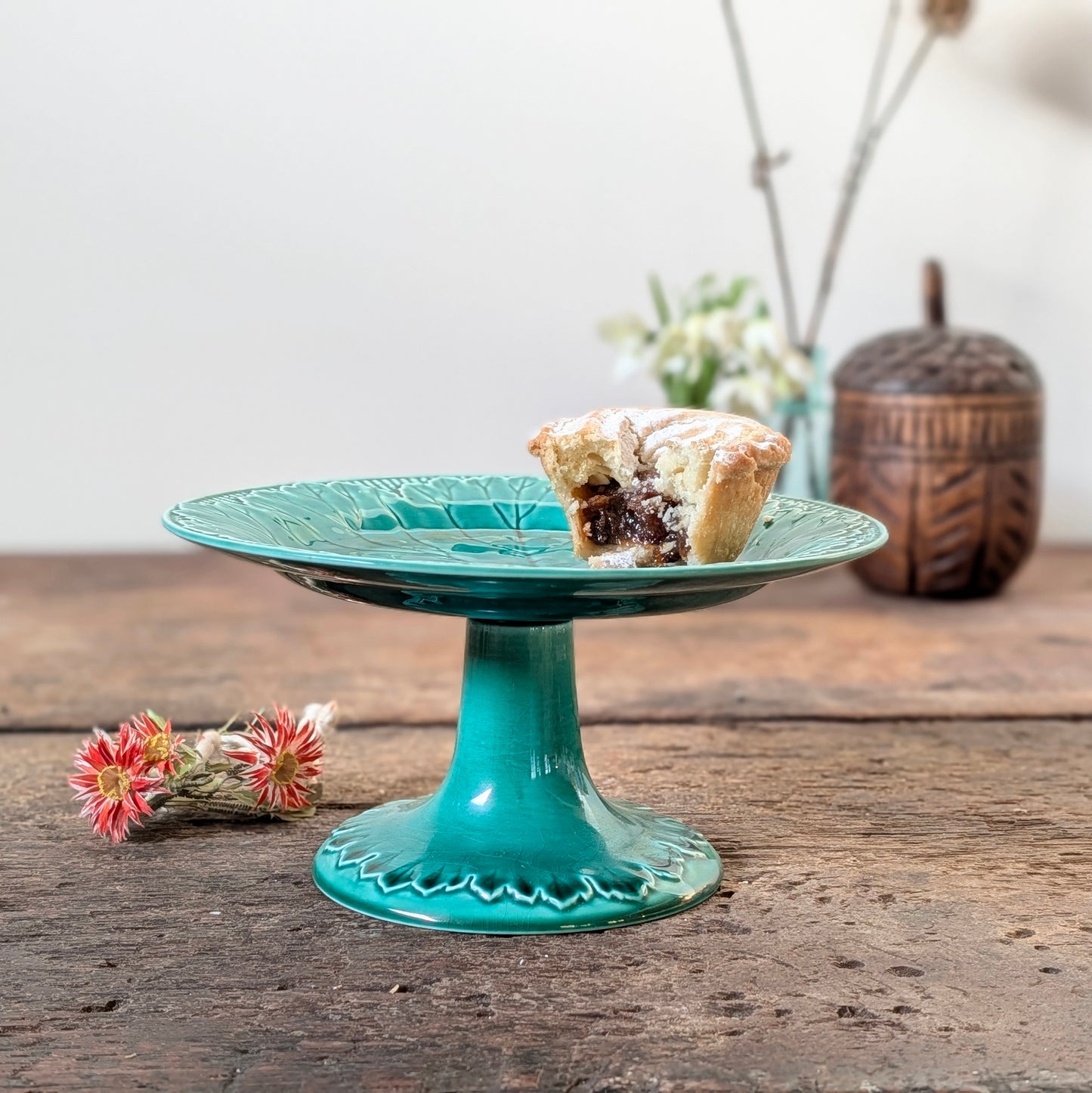 Wedgwood Majolica Green Leaf Pedestal Cake Stand