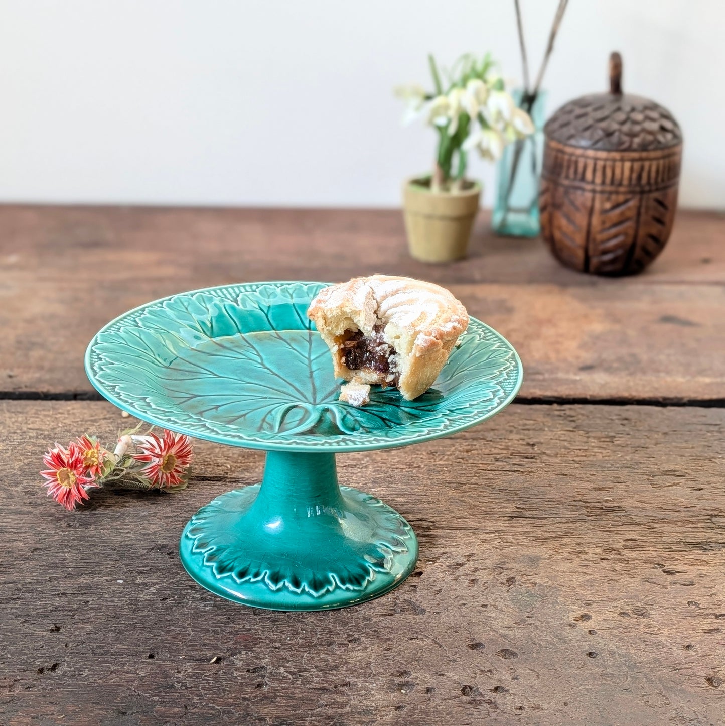 Wedgwood Majolica Green Leaf Pedestal Cake Stand