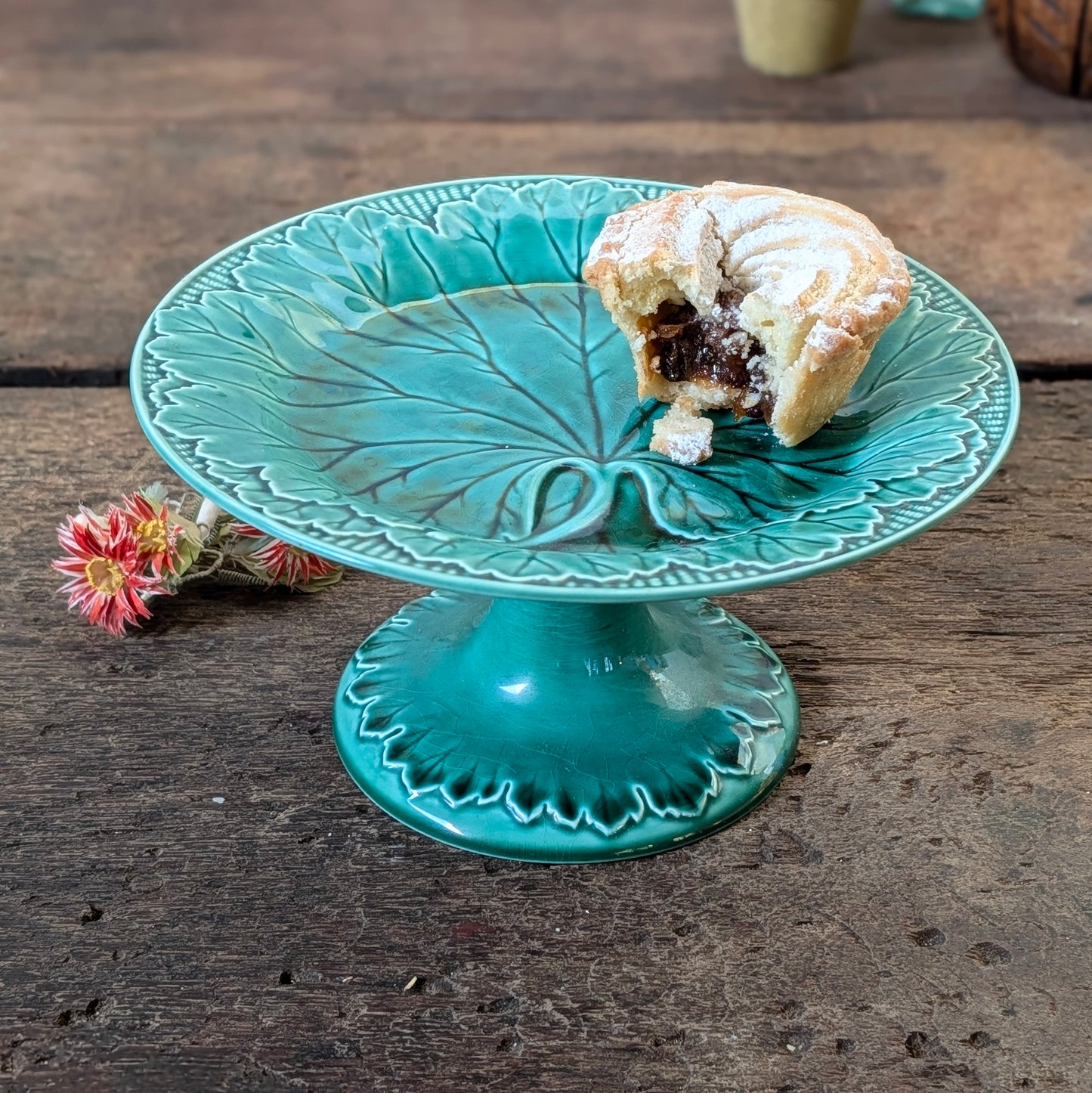 Wedgwood Majolica Green Leaf Pedestal Cake Stand