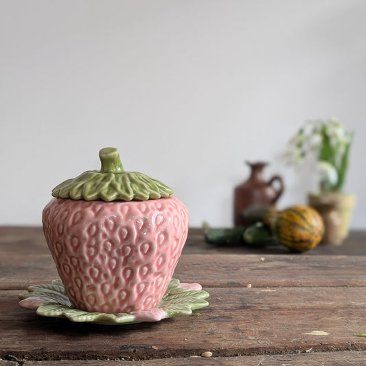 Bordallo Pinheiro Strawberry Pot