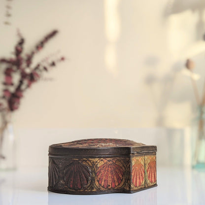 Scallop Shell Rustic Tin