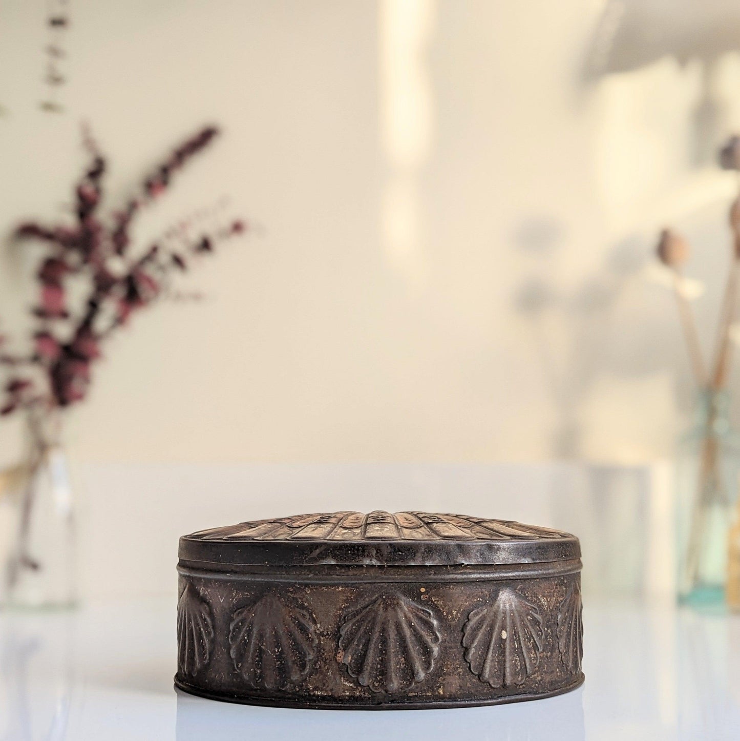 Scallop Shell Rustic Tin