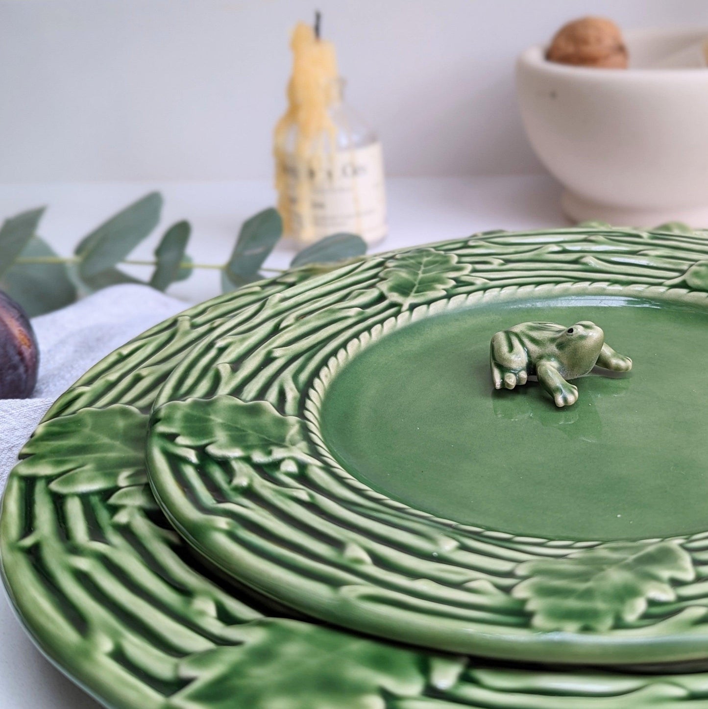 Bordello Pinheiro Acorn and Frog Plate Set